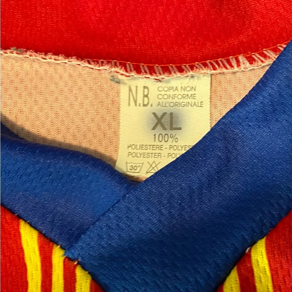 FC Barcelona Lionel Messi Qatar Airways Youth XL Jersey - Picture 3 of 5